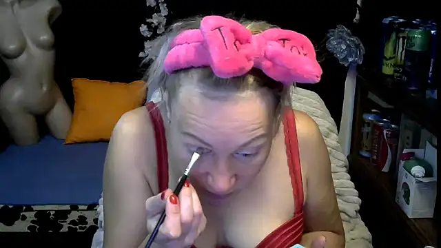 Snapshot of wLESLYMOSw chatting on November 6, 2025, 8:18 am wLESLYMOSw online show from November 6, 2025, 8:18 am