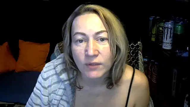 Snapshot of wLESLYMOSw chatting on December 1, 2025, 9:43 am wLESLYMOSw online show from December 1, 2025, 9:43 am