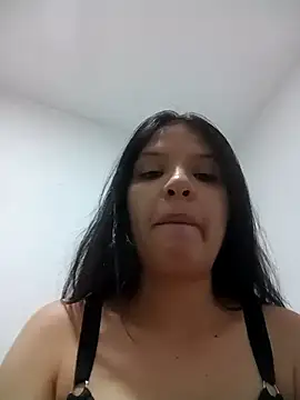 Snapshot of CoralGreenn chatting on October 3, 2025, 4:19 pm CoralGreenn online show from October 3, 2025, 4:19 pm