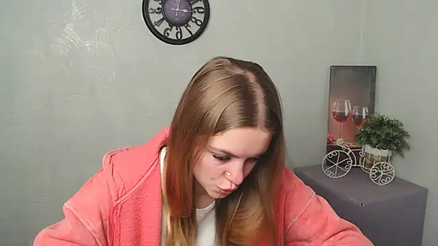 AliceFlirtt  online show from February 26, 2025, 1:43 pm