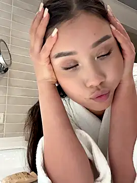 candy tyan online show from October 9, 2025, 3:01 pm