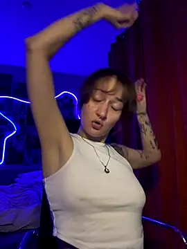 Snapshot of Dooubletroublee chatting on November 7, 2025, 11:52 pm Dooubletroublee online show from November 7, 2025, 11:52 pm