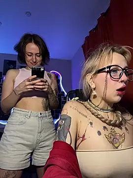 Dooubletroublee online show from February 22, 2026, 10:00 pm