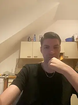 Ricoleckt online show from October 13, 2025, 4:52 pm