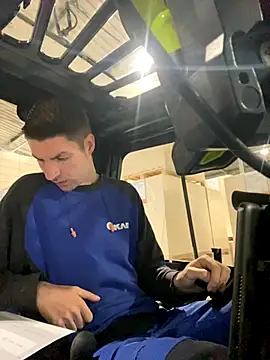 Ricoleckt online show from September 26, 2025, 5:31 pm