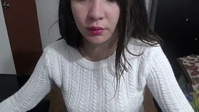 Luna girlhot  online show from March 3, 2025, 6:46 pm