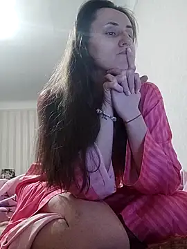 emeli moon online show from March 8, 2025, 7:42 pm