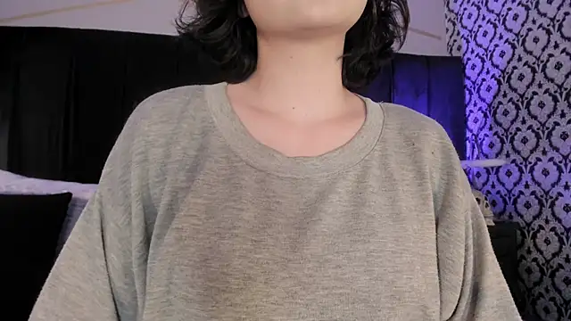 Adeelinee online show from December 19, 2025, 7:38 pm