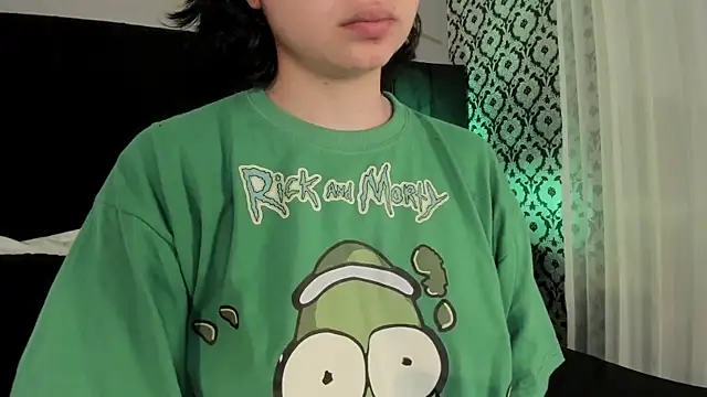 Adeelinee online show from November 29, 2025, 8:31 pm