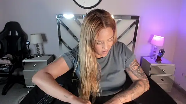 AnyyJones online show from February 11, 2025, 7:48 pm