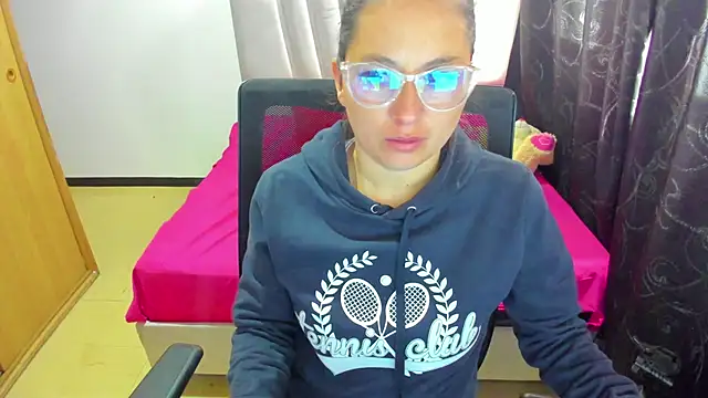 samantha  wilson online show from October 31, 2025, 1:52 pm