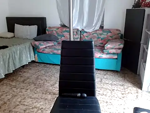 danasantoreal online show from October 31, 2025, 8:33 am