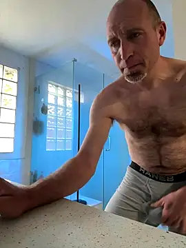 El Gizmo online show from December 14, 2025, 7:52 pm