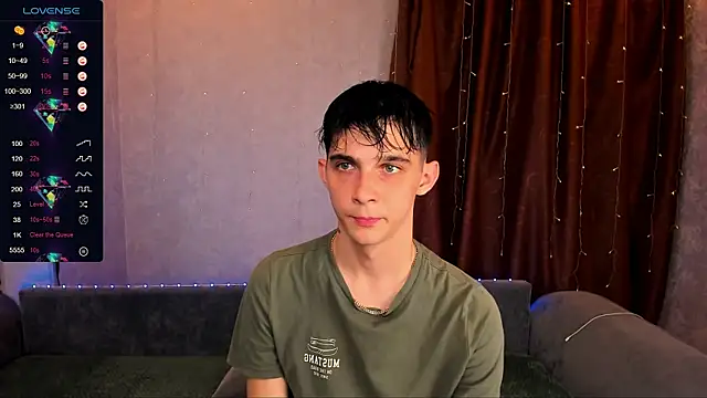 Snapshot of Aaron_Boom chatting on September 18, 2025, 10:35 pm Aaron Boom online show from September 18, 2025, 10:35 pm