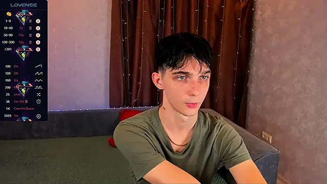 Snapshot of Aaron_Boom chatting on September 20, 2025, 1:10 am Aaron Boom online show from September 20, 2025, 1:10 am
