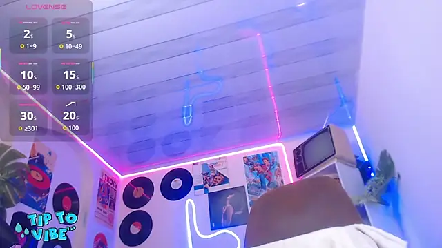 tamarafoxy  online show from October 5, 2025, 2:30 pm