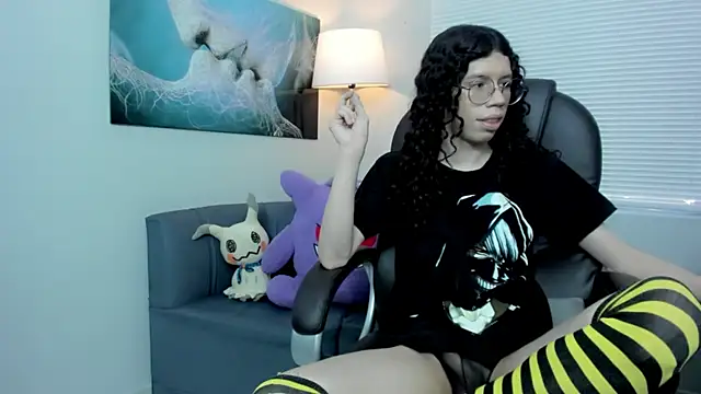 Angel Dust18 online show from December 20, 2025, 4:43 pm