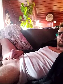 tomee83 online show from October 11, 2025, 7:09 am