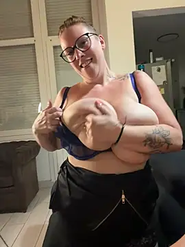 Snapshot of darkmoonsubmissive chatting on June 25, 2026, 8:14 pm darkmoonsubmissive online show from June 25, 2026, 8:14 pm