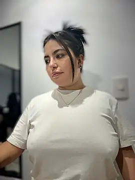 sukhakunis1 online show from November 26, 2025, 12:43 am