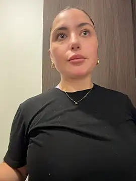 sukhakunis1 online show from May 22, 2026, 1:53 pm