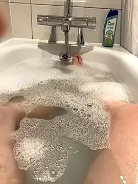 Snapshot of Russell1508 chatting on November 4, 2025, 3:49 pm Russell1508 online show from November 4, 2025, 3:49 pm