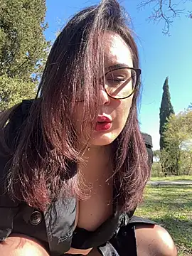 Its Jade online show from April 4, 2026, 1:39 pm