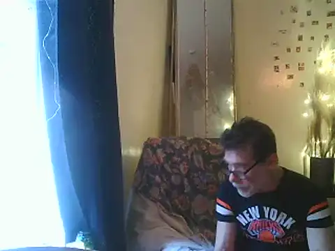 Snapshot of DaddyQuimHot chatting on February 11, 2025, 2:02 pm DaddyQuimHot online show from February 11, 2025, 2:02 pm