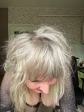 EsterHotMilf online show from April 18, 2026, 5:54 am