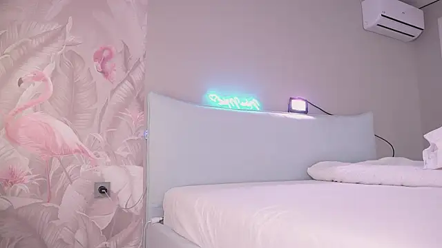 NinaMint online show from November 23, 2025, 4:39 pm