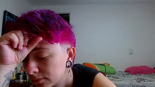 Snapshot of tomboyblue chatting on May 15, 2026, 5:33 pm tomboyblue online show from May 15, 2026, 5:33 pm