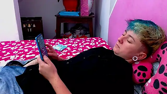 tomboyblue online show from October 20, 2025, 8:09 pm