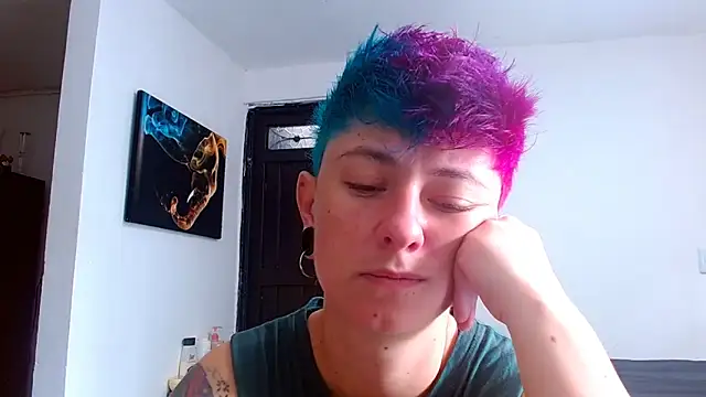 Snapshot of tomboyblue chatting on May 21, 2026, 6:05 pm tomboyblue online show from May 21, 2026, 6:05 pm