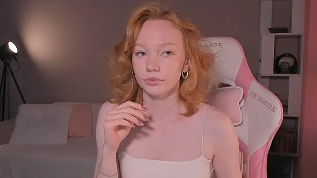foxyMistrees online show from September 15, 2025, 1:06 am