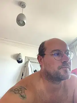 porompomperro online show from October 14, 2025, 1:12 pm