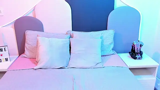 SophieGomez22 online show from March 9, 2025, 2:32 pm