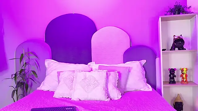 SophieGomez22 online show from April 17, 2026, 11:46 am