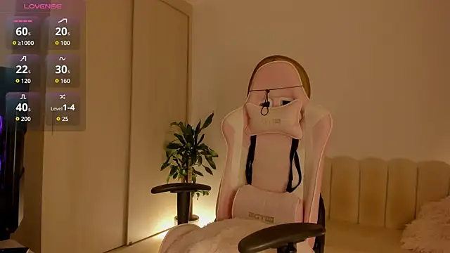 Snapshot of LittleSofia_ chatting on October 10, 2025, 2:45 am LittleSofia online show from October 10, 2025, 2:45 am