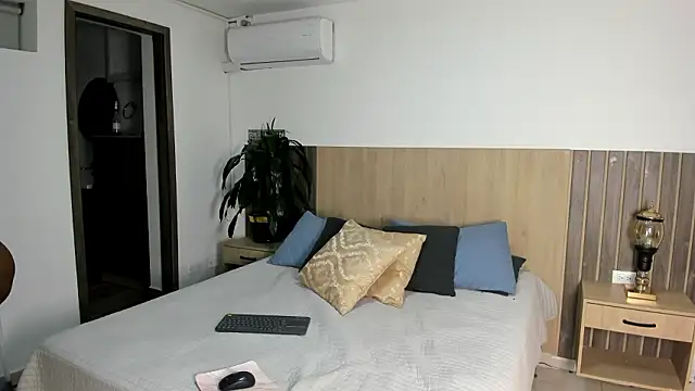 Snapshot of rebeca_cortez_ chatting on February 20, 2026, 7:49 pm rebeca cortez online show from February 20, 2026, 7:49 pm