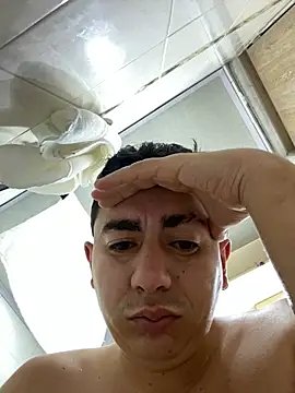 DanielGomez9 online show from February 20, 2025, 12:47 pm