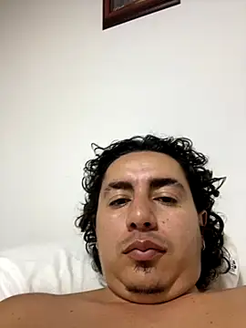 DanielGomez9 online show from November 3, 2025, 2:28 am