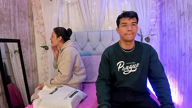 Snapshot of BradLovEmma_ chatting on October 22, 2025, 10:15 am BradLovEmma online show from October 22, 2025, 10:15 am