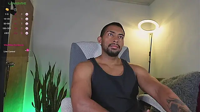 Snapshot of Couple_muscle1 chatting on April 29, 2026, 2:21 pm Couple muscle1 online show from April 29, 2026, 2:21 pm