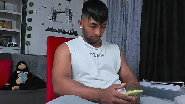 Couple muscle1 online show from October 6, 2025, 7:03 pm