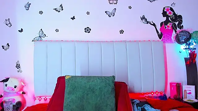 caro lyne  online show from March 25, 2026, 5:12 pm