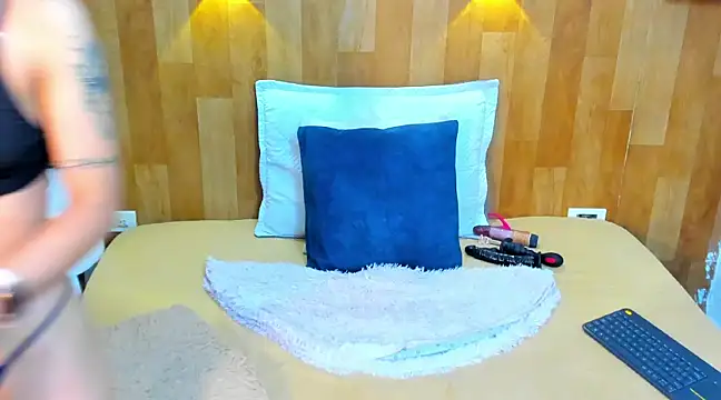 marianaa90 online show from February 25, 2025, 3:31 pm