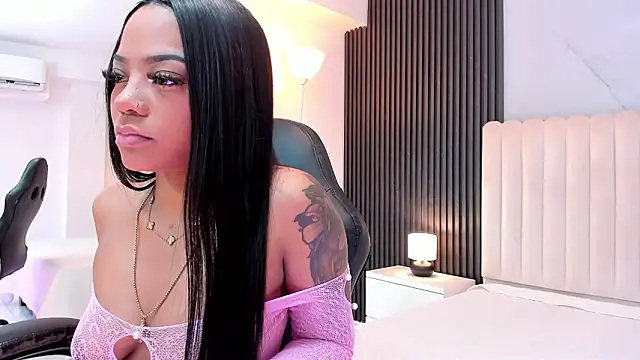 Snapshot of Madiee_Rhea chatting on February 2, 2026, 7:35 pm Madiee Rhea online show from February 2, 2026, 7:35 pm