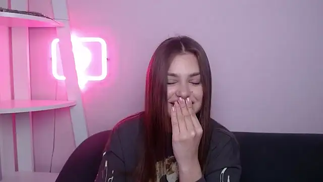 MilanaAngelAs online show from April 6, 2026, 7:37 pm