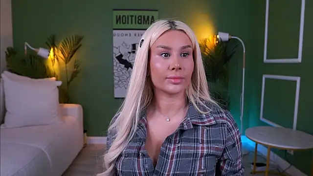 EvaZane online show from April 19, 2026, 9:43 am