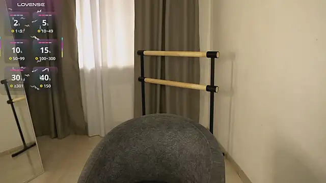 Addelin Moon online show from November 14, 2025, 4:43 pm